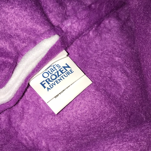 Olaf’s frozen adventure Disney Santa hat - Picture 3 of 5